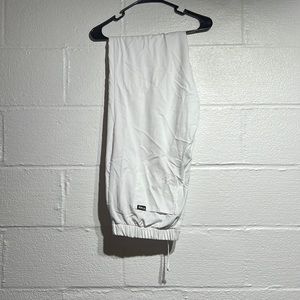 White Greys Anatomy scrub top and Pants XL